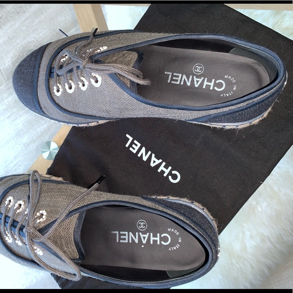 Chanel Sneaker Women’s size 38 1/2 (US 8.5) - Picture 7 of 8